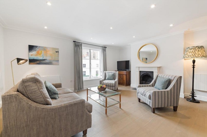 Flat Abingdon Road in Greater London