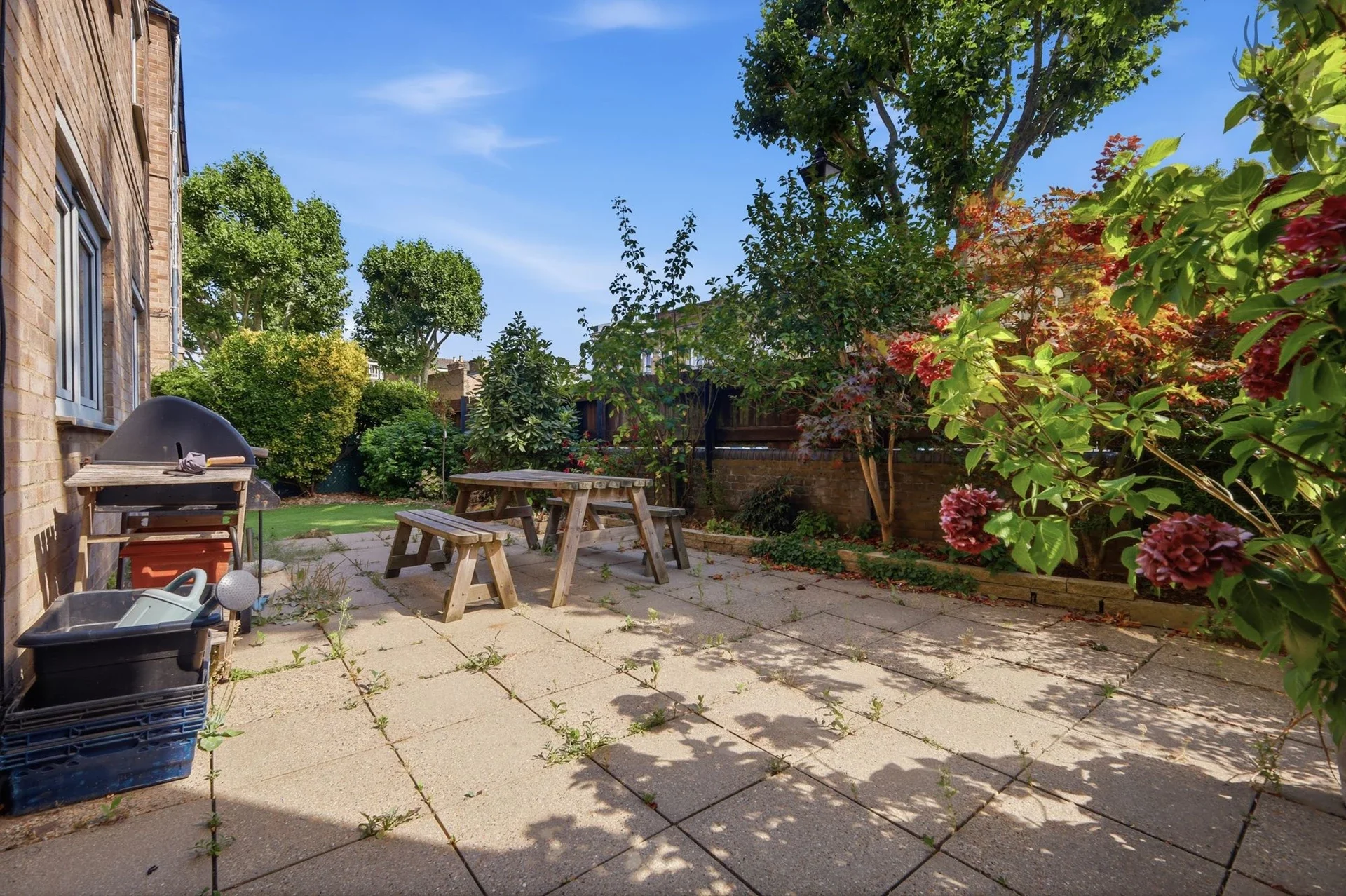 Flat Court Yard in Greater London