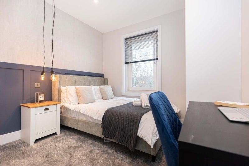 Room Bob Hann Close in Poole