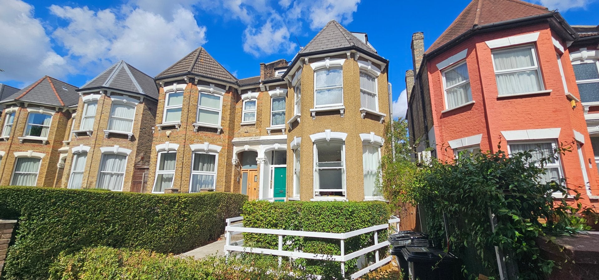 Flat Fairholt Road in Greater London
