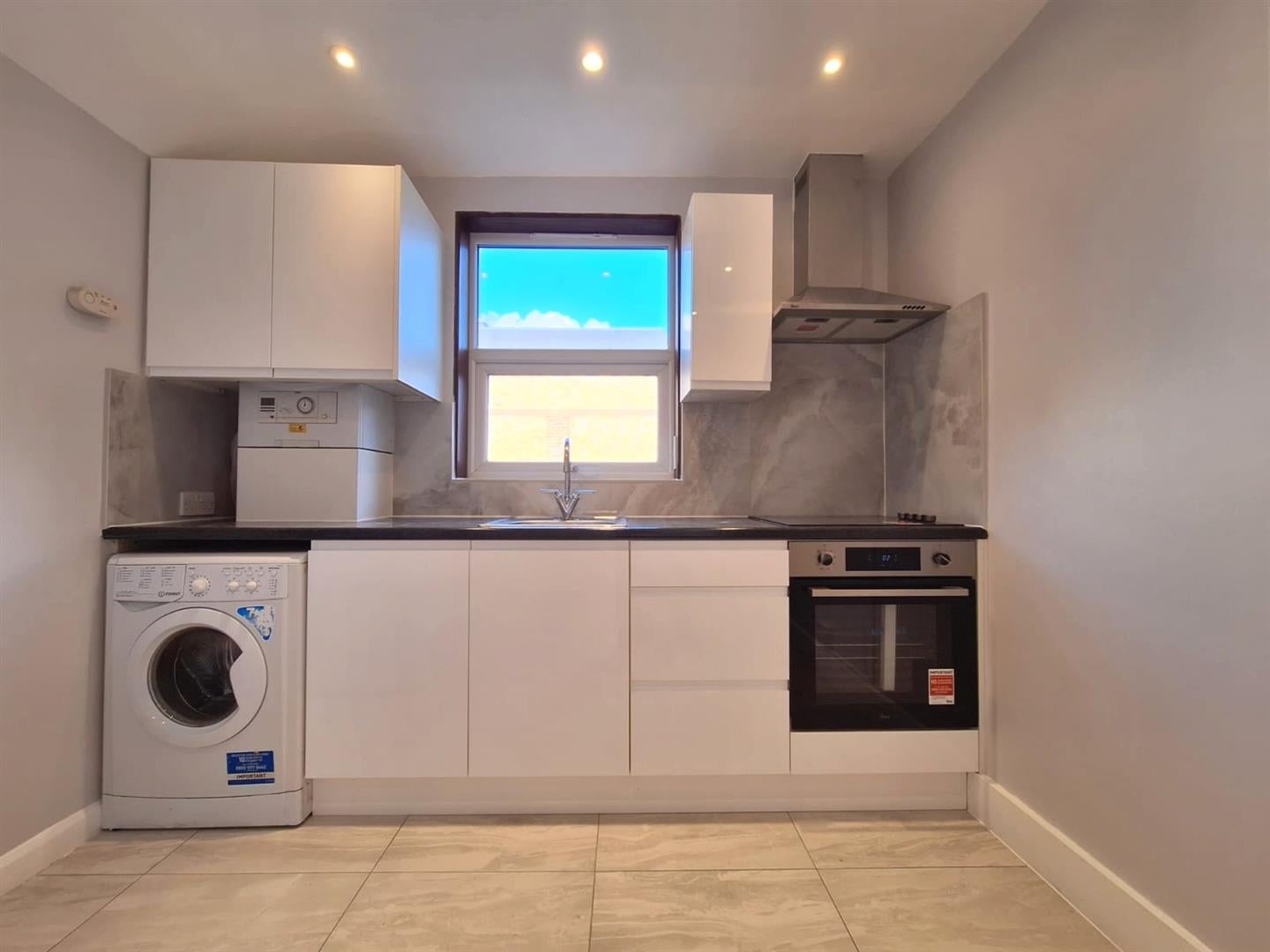 Flat Clarence Road in Greater London
