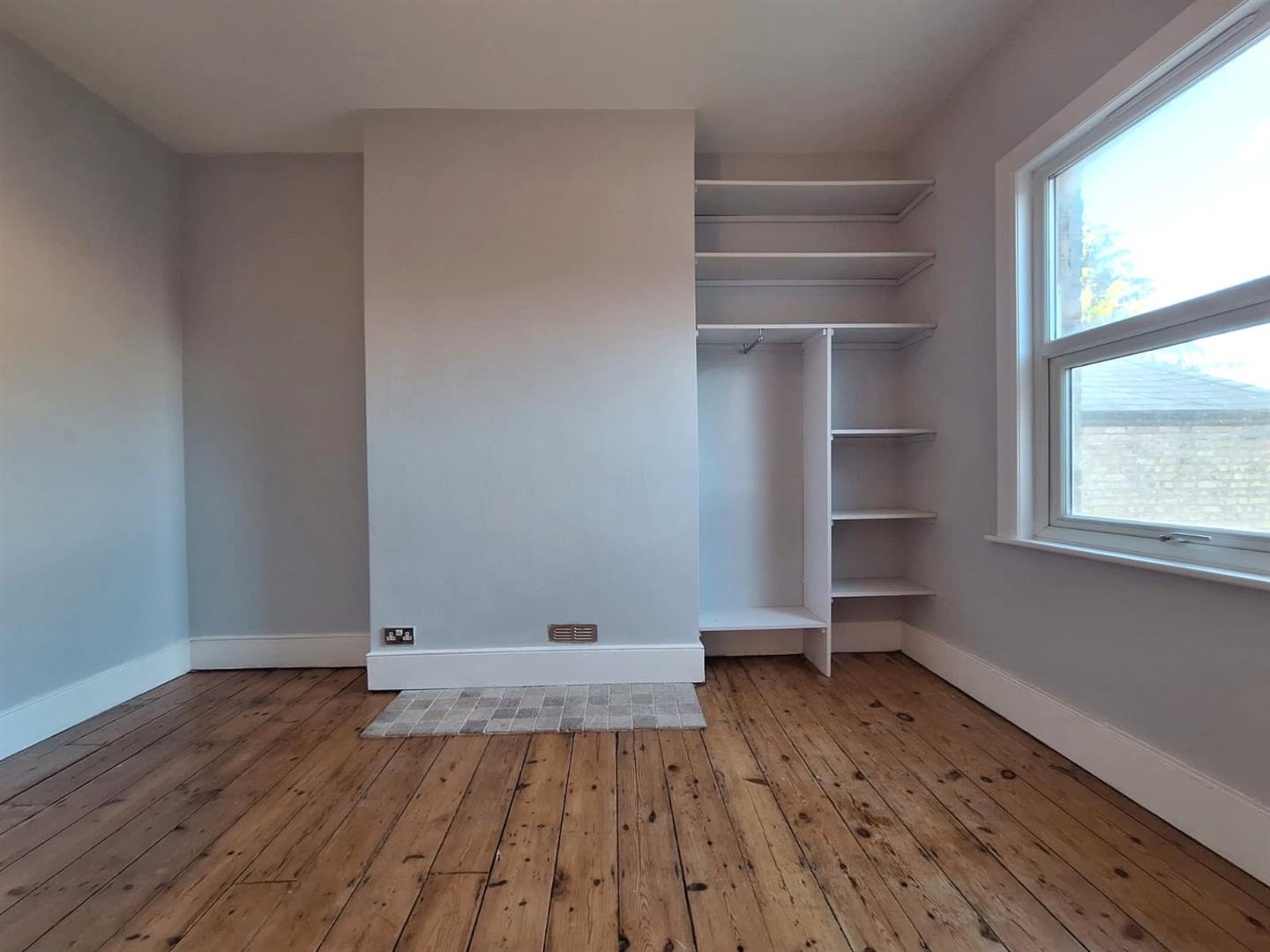 Flat Clarence Road in Greater London