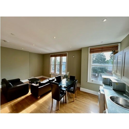 Flat Bedford Hill in Greater London