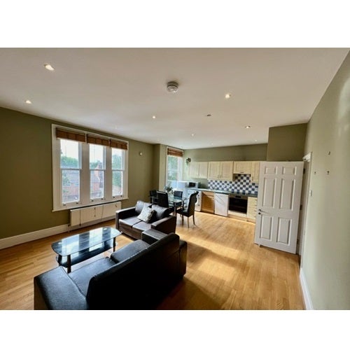 Flat Bedford Hill in Greater London