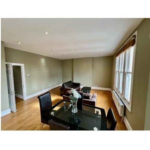 Flat Bedford Hill in Greater London