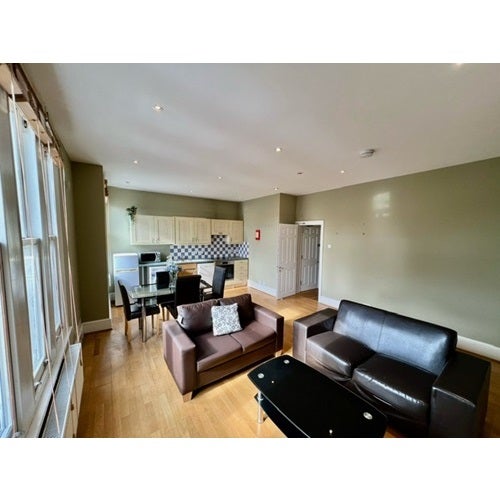 Flat Bedford Hill in Greater London