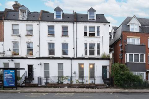 Flat Bello Close in London