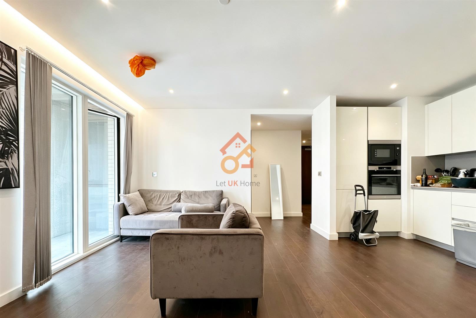 Flat Malthouse Road in Greater London