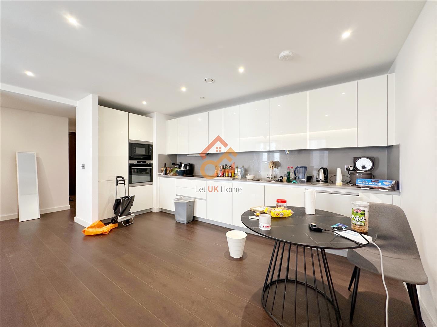 Flat Malthouse Road in Greater London