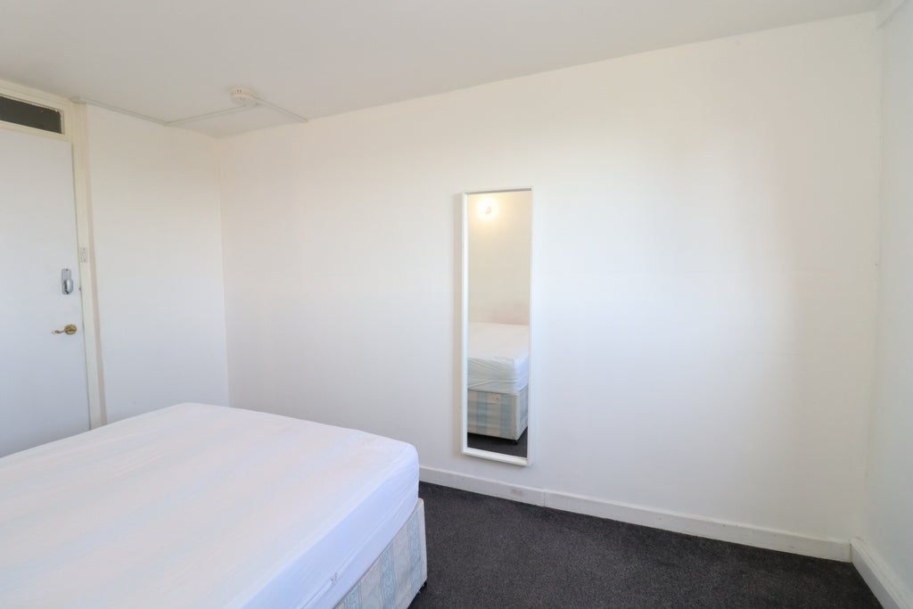 Room Globe Road in Greater London