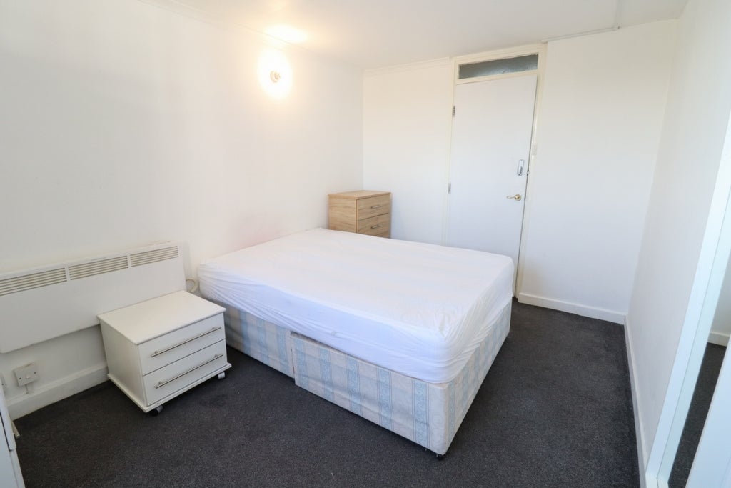 Room Globe Road in Greater London
