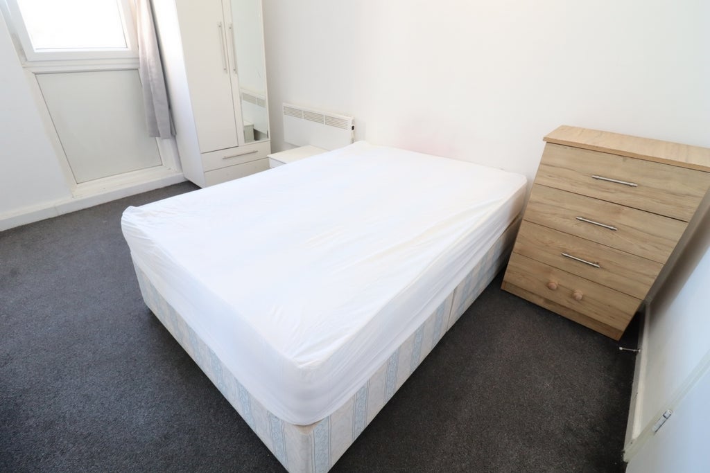 Room Globe Road in Greater London