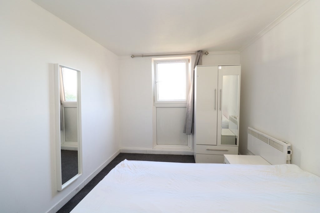 Room Globe Road in Greater London