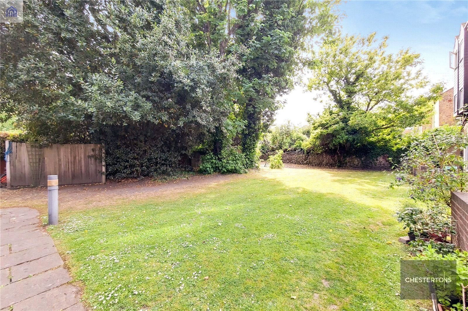 Flat Cedars Road in Greater London