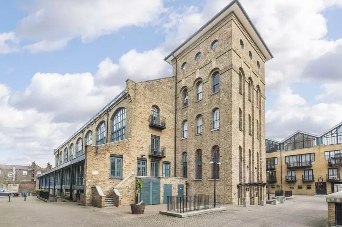 Flat Burrells Wharf Square in Greater London