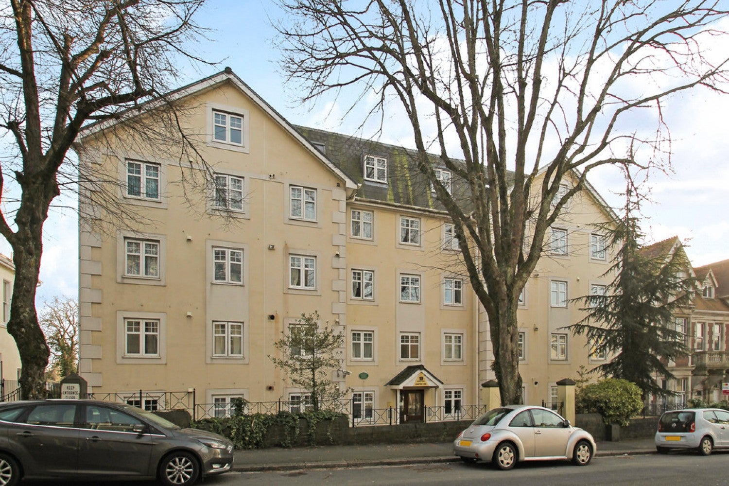 Flat Albert Road in Plymouth