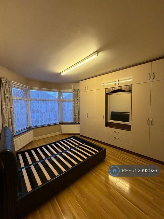 Flat Norton Road in Greater London