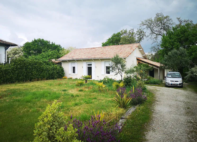 House Rue de Garrot in Mios