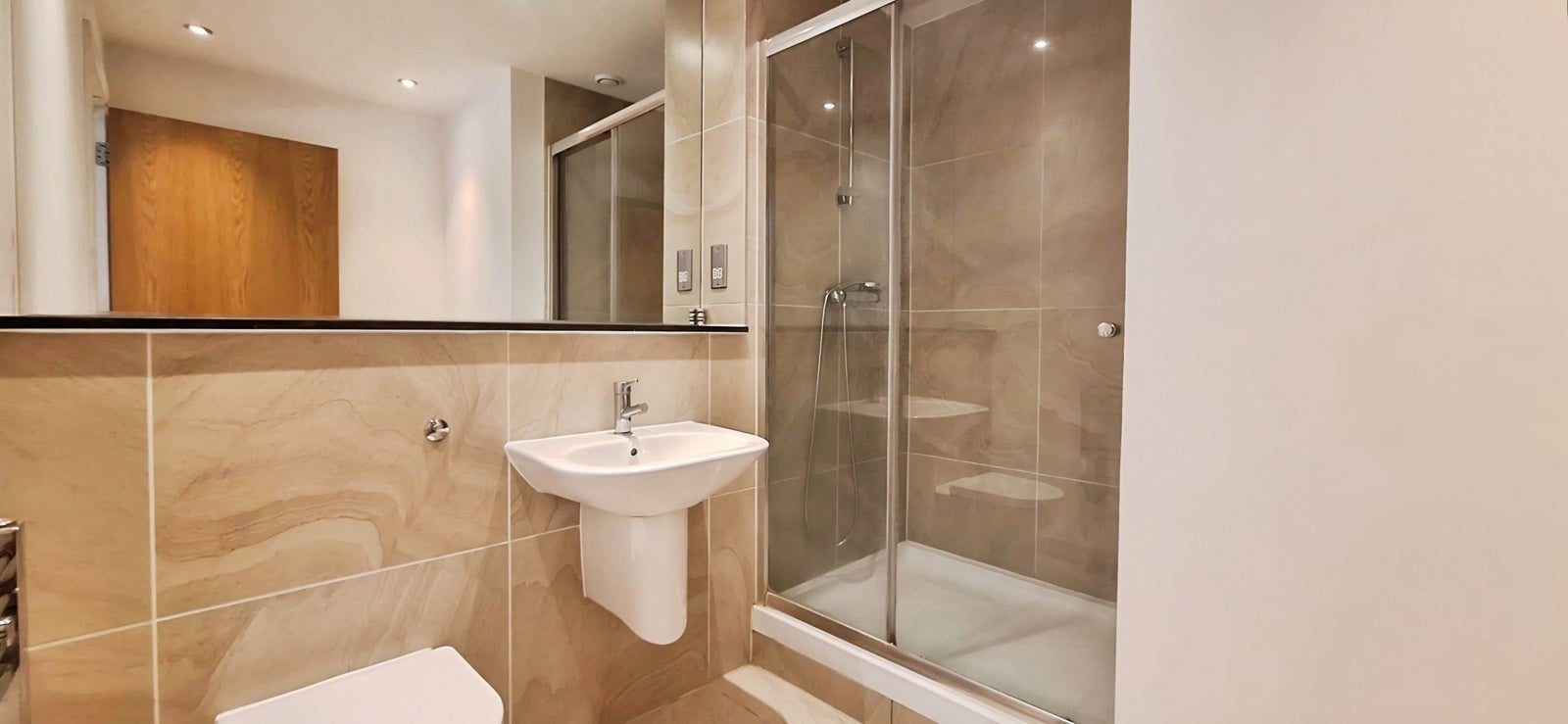 Flat Northolt Road in Greater London