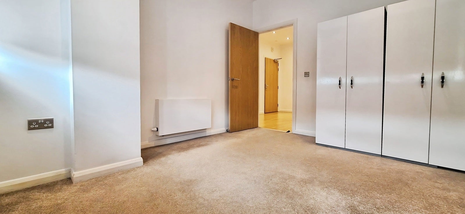 Flat Northolt Road in Greater London