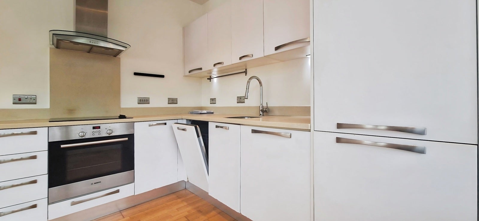Flat Northolt Road in Greater London
