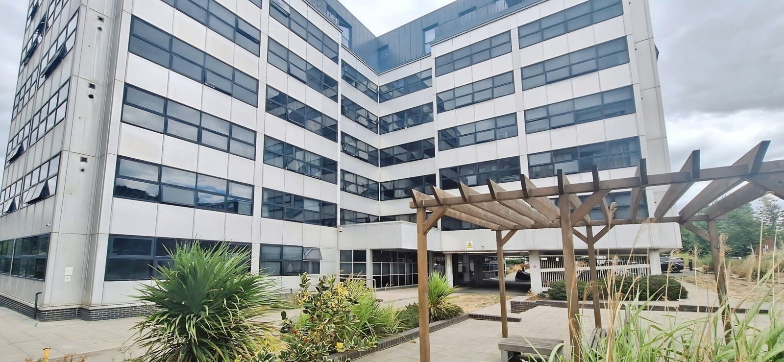 Flat Northolt Road in Greater London