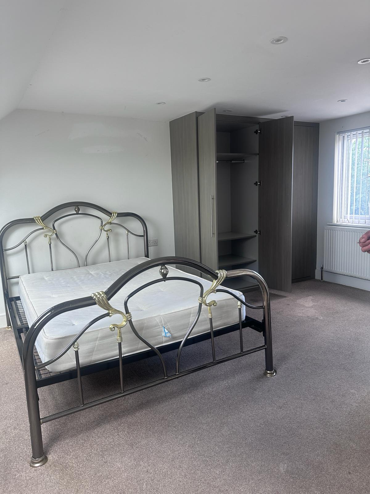 House Greenland Crescent in Greater London