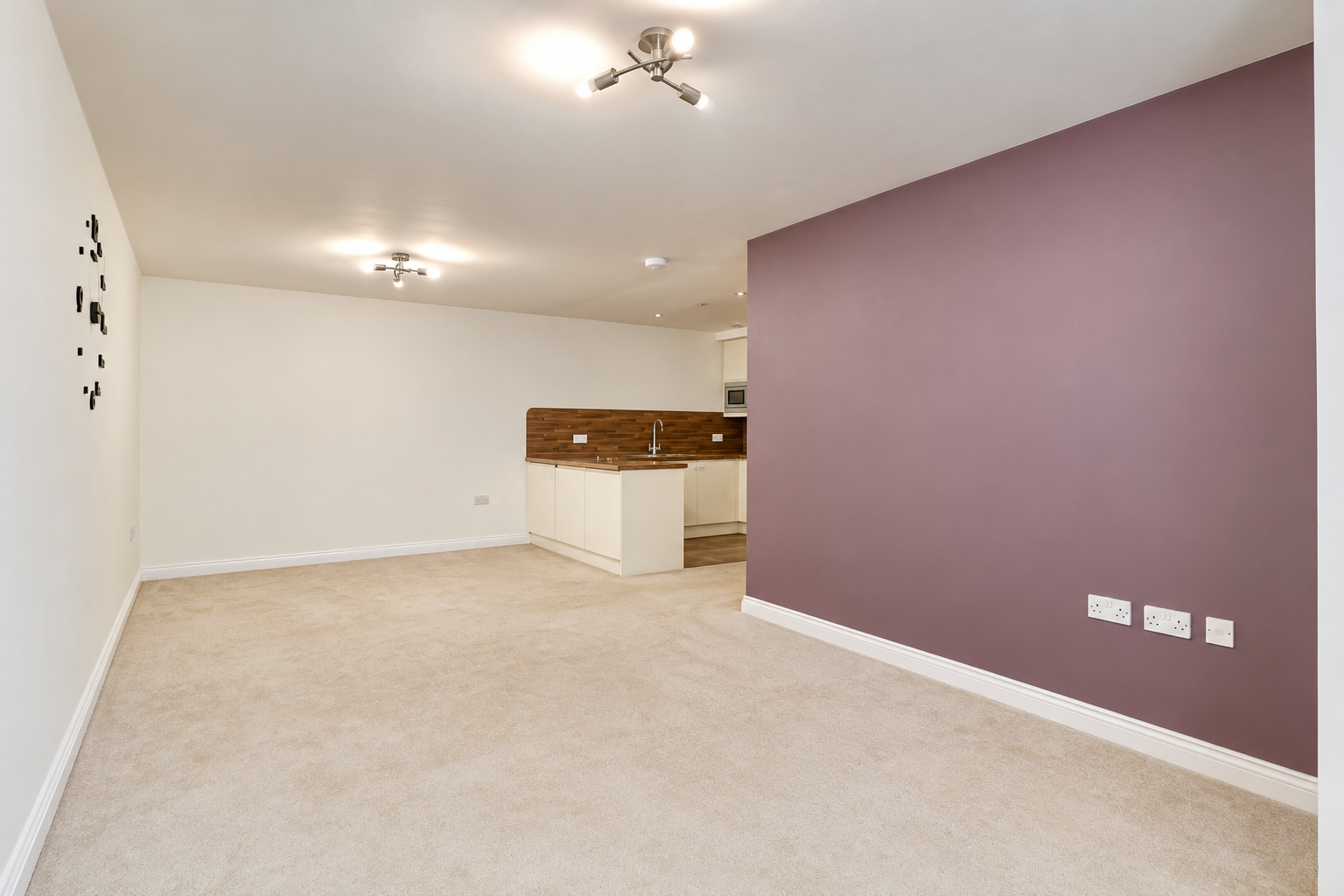 Flat Kingfisher Crescent in Rayleigh