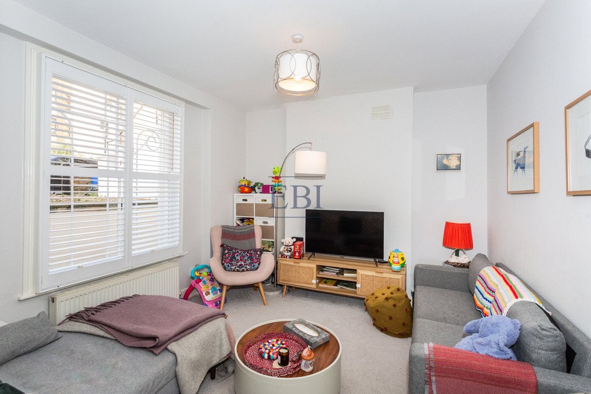 Flat Elmore Street in Greater London