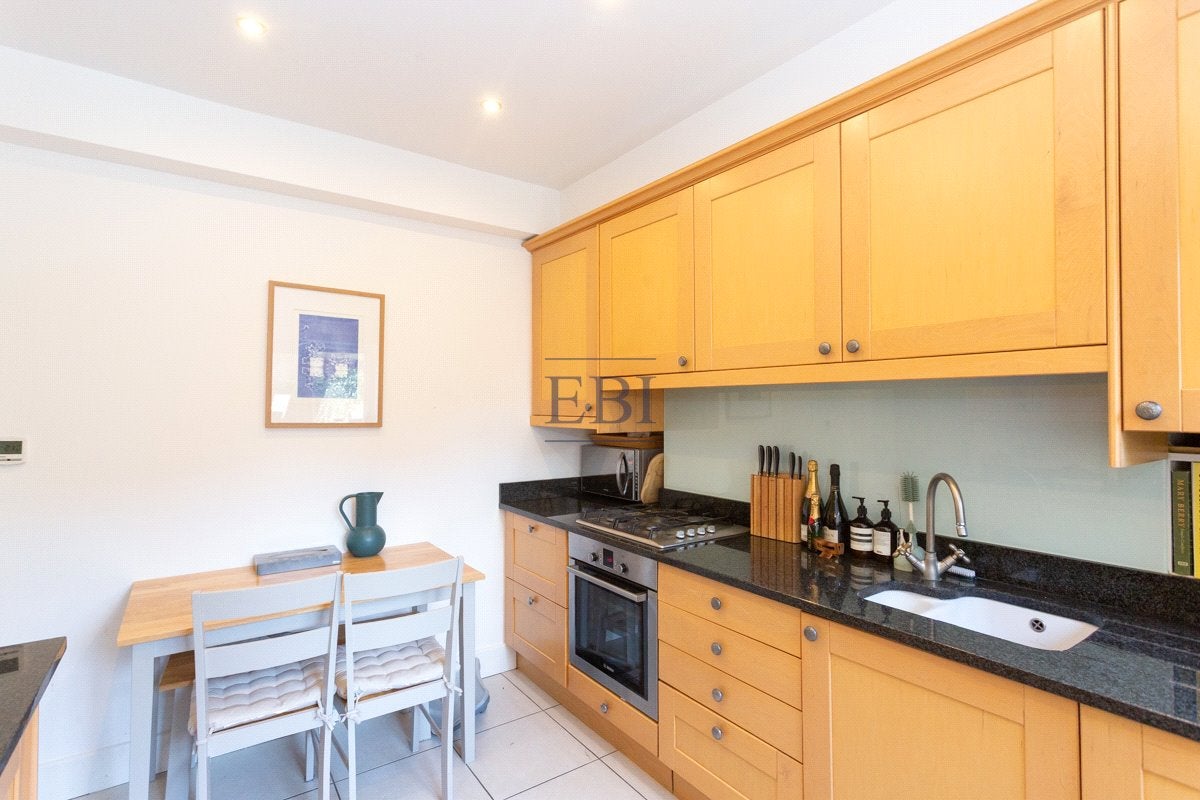 Flat Elmore Street in Greater London