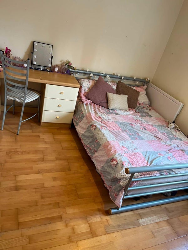 Room Gill Street in Liverpool