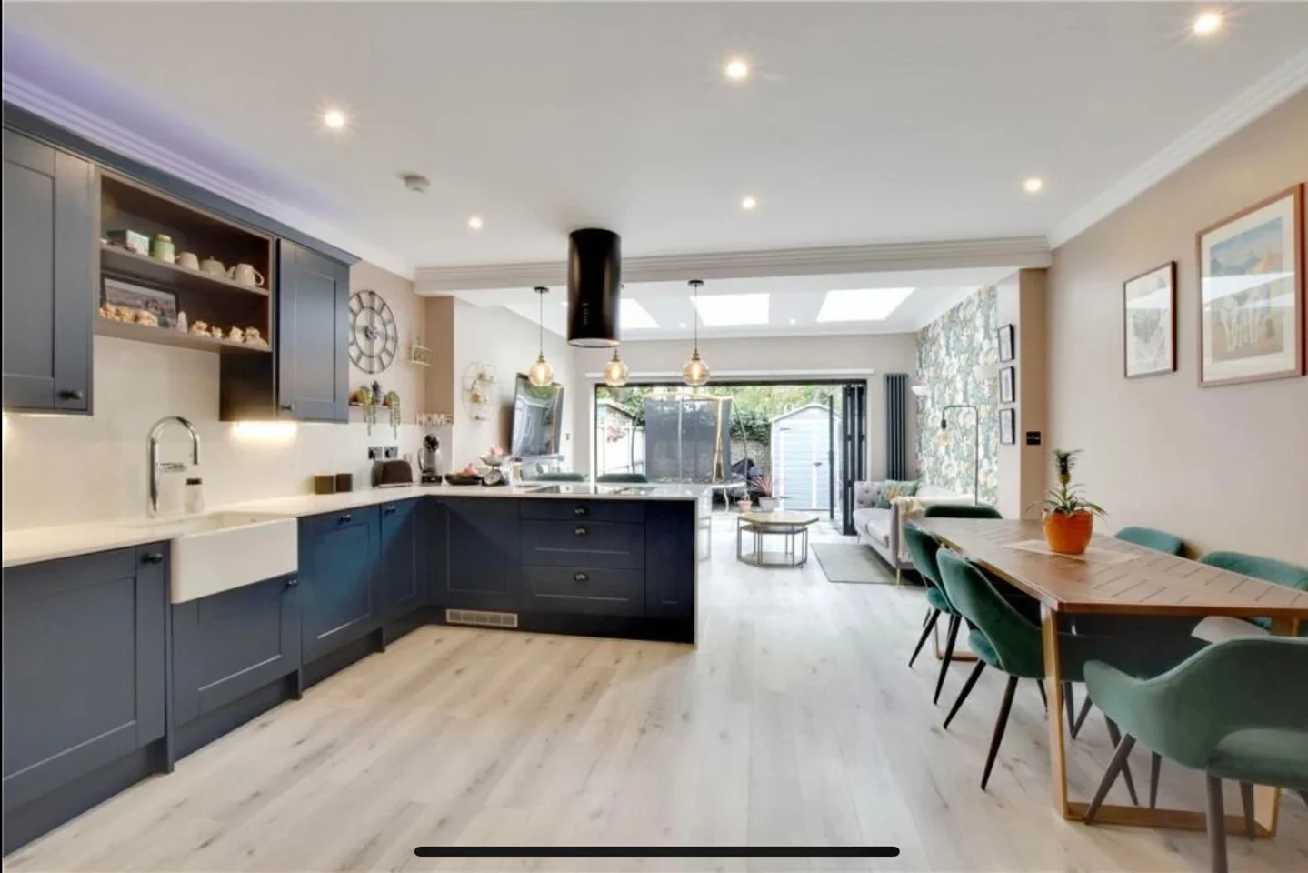 House Trafalgar Grove in Greater London