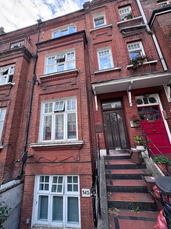 Room Queenstown Road in Greater London