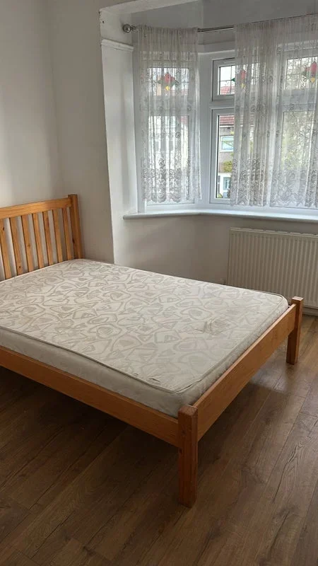 Room Gantshill Crescent in Greater London