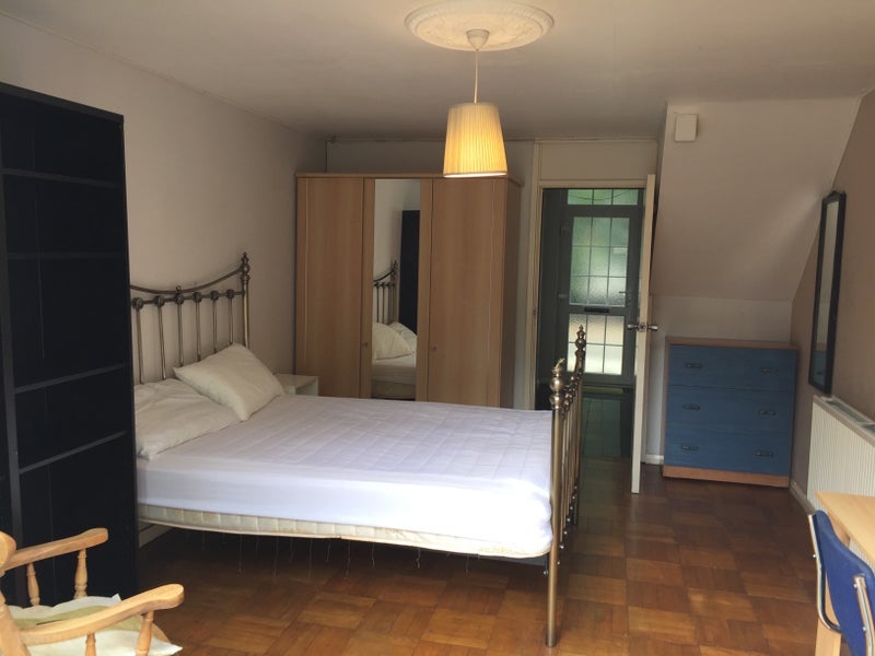 Room Tenbury Close in Greater London