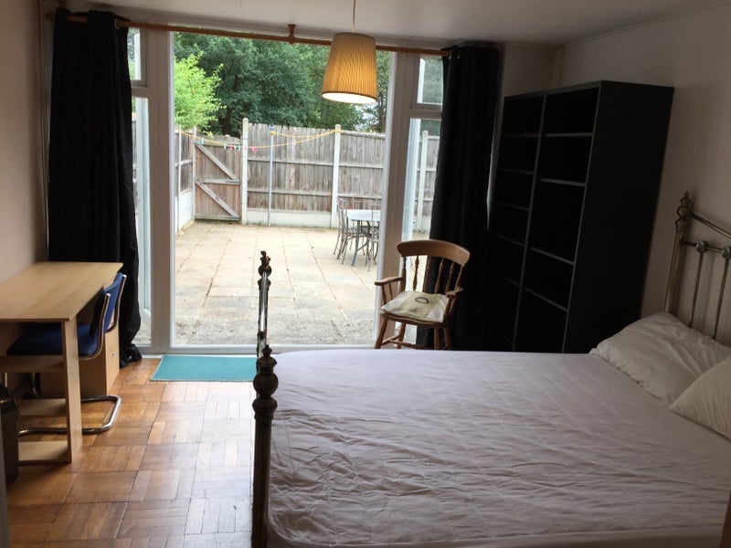 Room Tenbury Close in Greater London