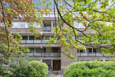 Flat Howson Terrace in Greater London