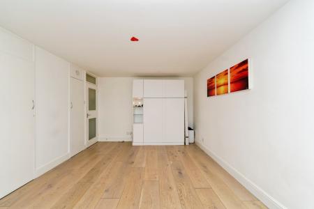Flat Howson Terrace in Greater London