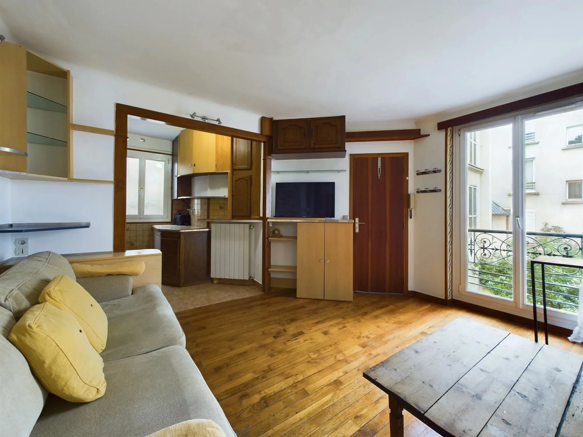 Flat Rue Raymond Losserand in Paris