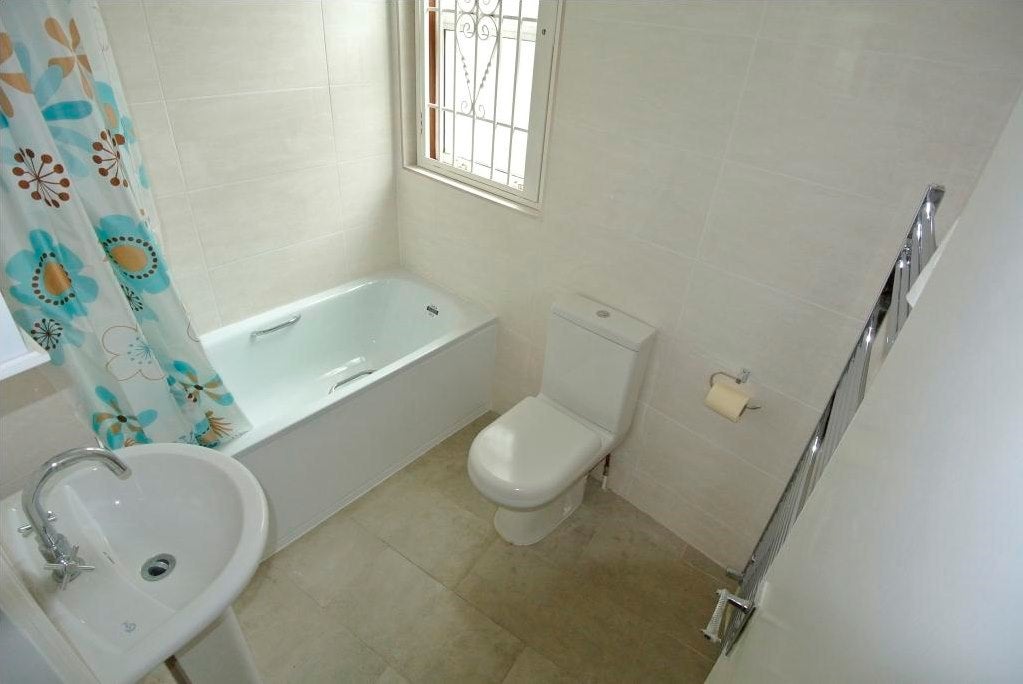 Flat Ladywell Road in Greater London