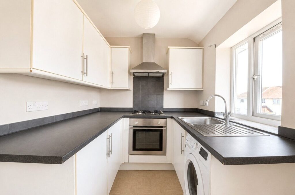 Room Ennerdale Road in Bristol