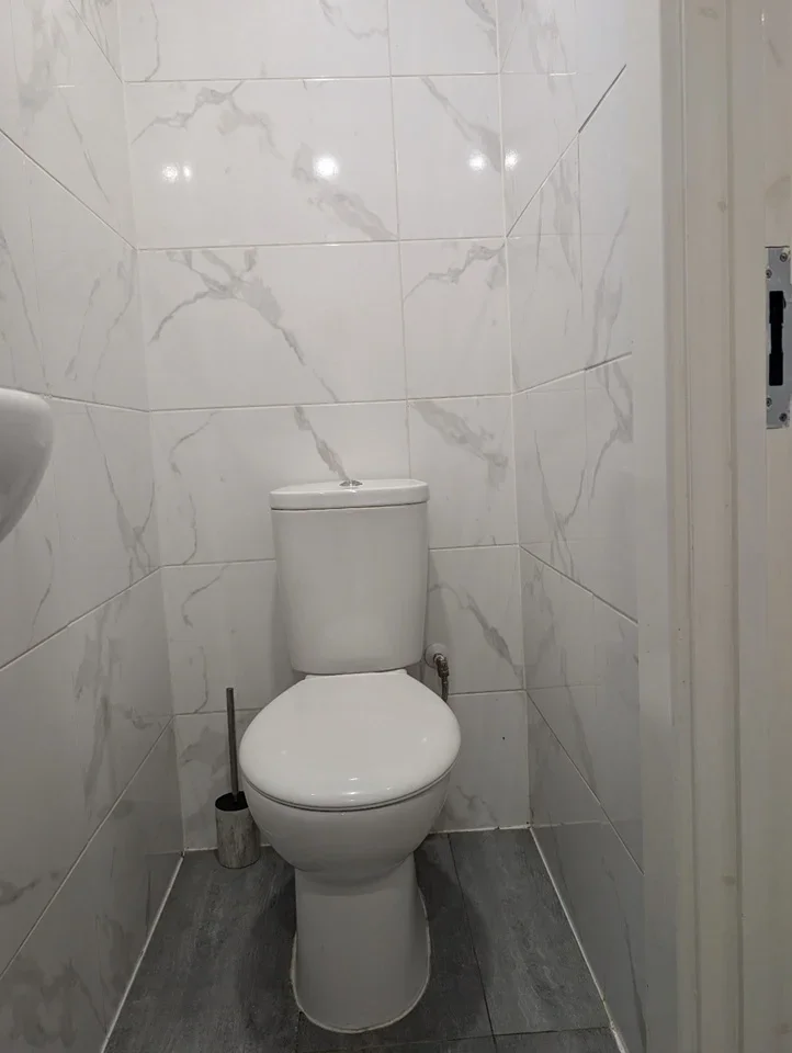Flat Ramsden Road in Greater London