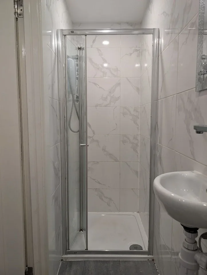 Flat Ramsden Road in Greater London