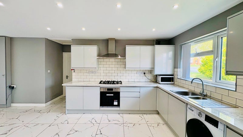 Room Bransford Avenue in Coventry