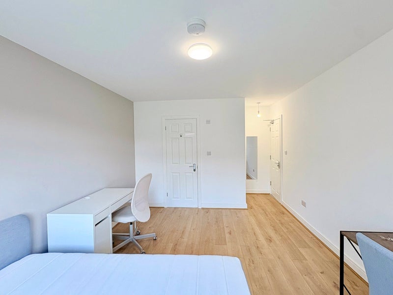 Room Bransford Avenue in Coventry