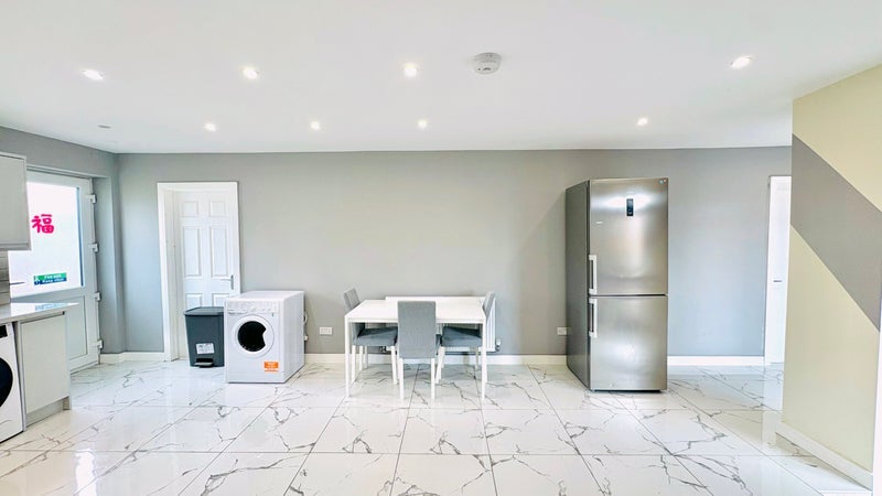 Room Bransford Avenue in Coventry