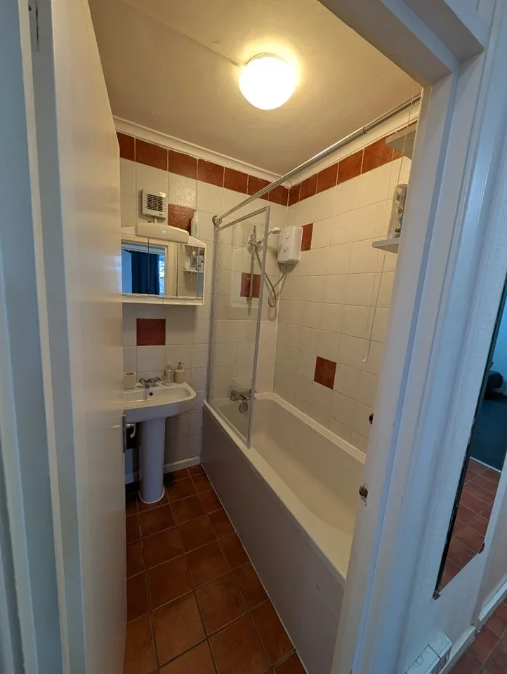 Room Whitlock Drive in Greater London