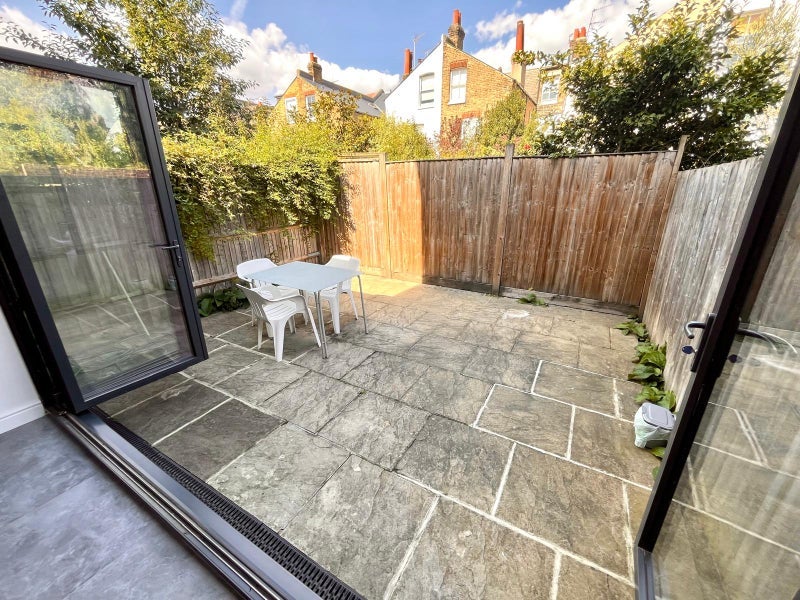 Room Norroy Road in Greater London