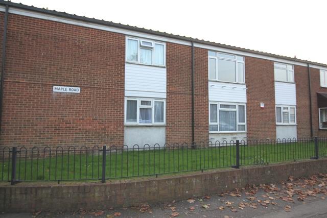 Flat Maple Road in Greater London