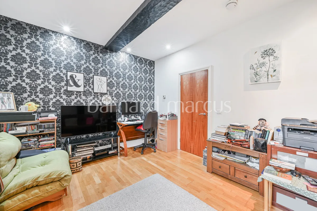 Flat Ruden Way in Reigate and Banstead